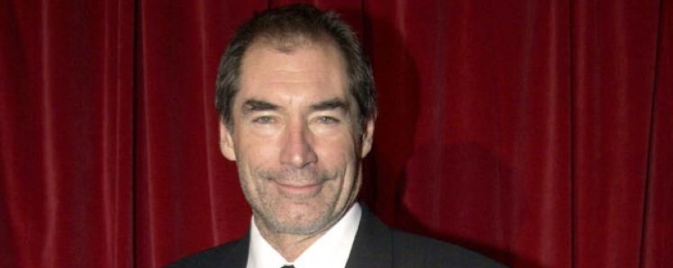 Timothy Dalton en Alfred pour Batman/Superman ?